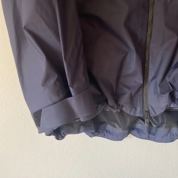 Burton sz L navy living lining jacket hooded, great pre owned condition zip - Picture 4 of 6